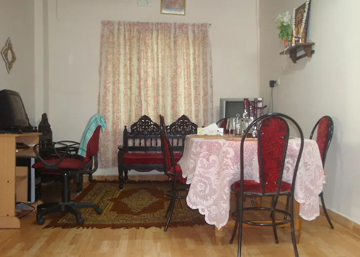 West Wind Homez - Home Stay